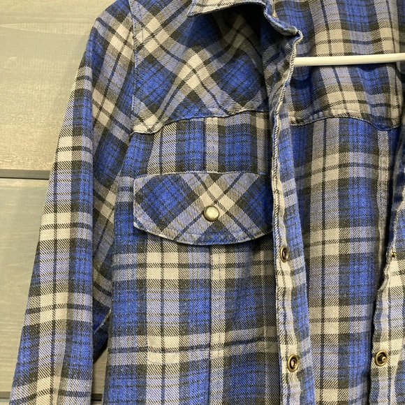 Women’s Roxy Flannel Top - Picture 2 of 8